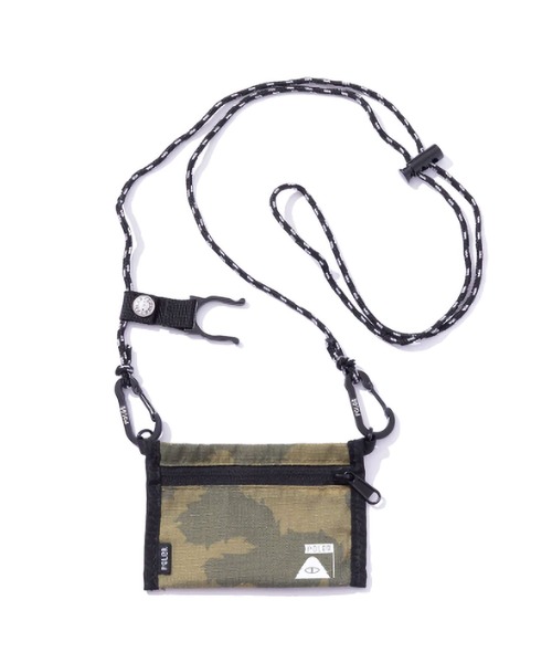 POLeR(ポーラー)の「POLER SUFFABLE DRINK POUCH(ショルダーバッグ・メンズ・ブラック/カモフラージュ・FREE)」の2枚目の写真