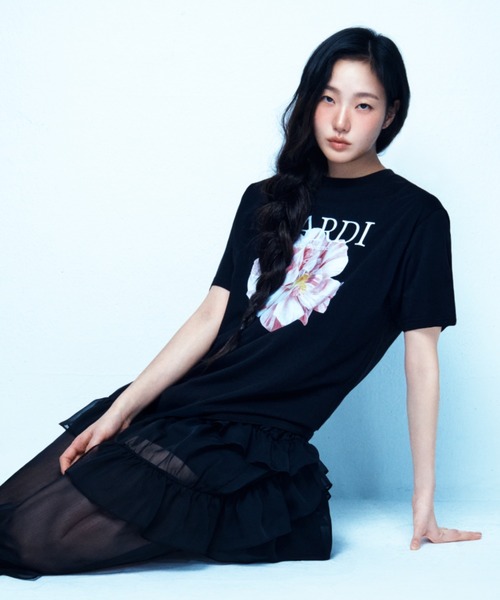 Mardi Mercredi(マルディメクルディ)の「TSHIRT LILIES & ROSES / Tシャツ リリー & ローズ(Tシャツ/カットソー・レディース・ブラック/ブラック×ピンク/ブラック×ブルー/アイボリー系1/ホワイト/アイボリー系2/ホワイト×イエロー/クリーム・FREE)」の9枚目の写真