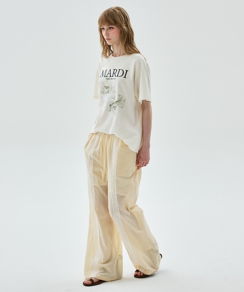 Mardi Mercredi(マルディメクルディ)の「TSHIRT LILIES & ROSES / Tシャツ リリー & ローズ(Tシャツ/カットソー・レディース・ブラック/ブラック×ピンク/ブラック×ブルー/アイボリー系1/ホワイト/アイボリー系2/ホワイト×イエロー/クリーム・FREE)」の16枚目の写真