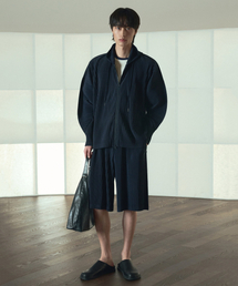 TNGT（ティーエヌジーティー）の「Yoyogi Pleats Shorts (Navy) TNPA6E209N2（その他パンツ）」