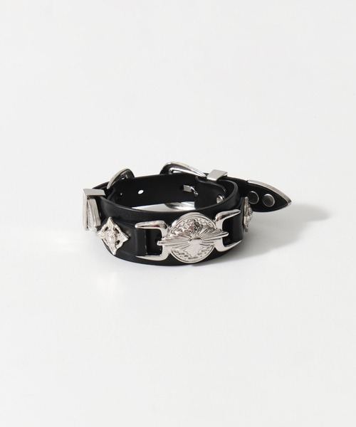 TOGA PULLA(トーガ プルラ)の「【TOGA TOO/トーガトゥー】Double buckle concho bangle/ダブルバックルコンチョバングル(バングル/リストバンド・レディース・ブラック/グリーン・FREE)」の4枚目の写真