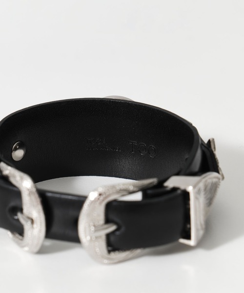 TOGA PULLA(トーガ プルラ)の「【TOGA TOO/トーガトゥー】Double buckle concho bangle/ダブルバックルコンチョバングル(バングル/リストバンド・レディース・ブラック/グリーン・FREE)」の5枚目の写真