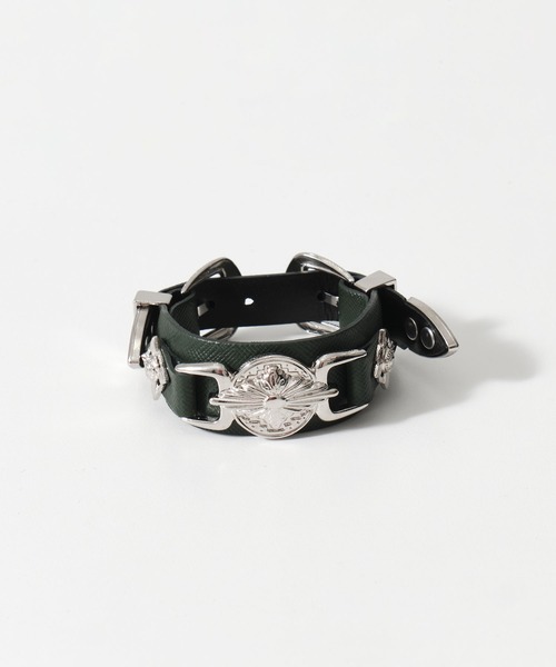 TOGA PULLA(トーガ プルラ)の「【TOGA TOO/トーガトゥー】Double buckle concho bangle/ダブルバックルコンチョバングル(バングル/リストバンド・レディース・ブラック/グリーン・FREE)」の6枚目の写真