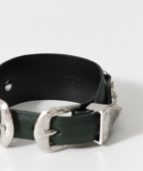 TOGA PULLA(トーガ プルラ)の「【TOGA TOO/トーガトゥー】Double buckle concho bangle/ダブルバックルコンチョバングル(バングル/リストバンド・レディース・ブラック/グリーン・FREE)」の7枚目の写真