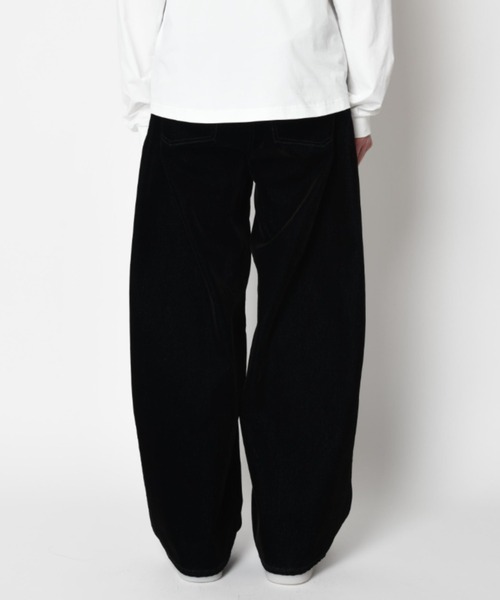 SUPERTHANKS(スーパーサンクス)の「<フロッキー加工>バレルレッグデニムパンツBlack flocky denim barrel leg trousers(デニムパンツ・メンズ・ネイビー/ワンウォッシュ・L/M/S)」の22枚目の写真