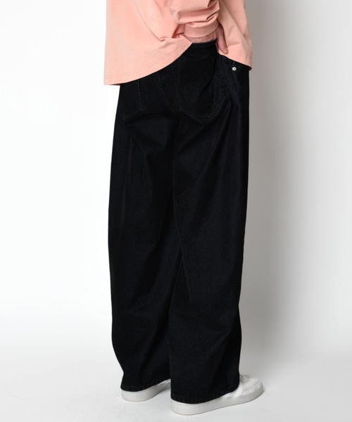 SUPERTHANKS(スーパーサンクス)の「<フロッキー加工>バレルレッグデニムパンツBlack flocky denim barrel leg trousers(デニムパンツ・メンズ・ネイビー/ワンウォッシュ・L/M/S)」の6枚目の写真