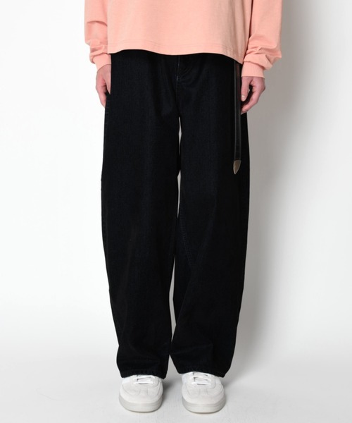 SUPERTHANKS(スーパーサンクス)の「<フロッキー加工>バレルレッグデニムパンツBlack flocky denim barrel leg trousers(デニムパンツ・メンズ・ネイビー/ワンウォッシュ・L/M/S)」の4枚目の写真