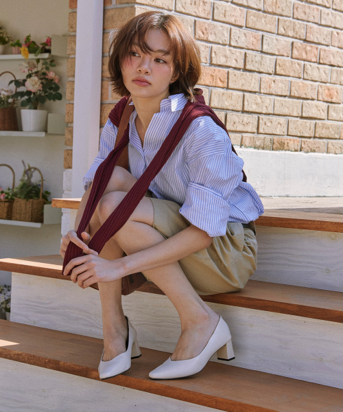 SPUR(シュプール)の「ロッサン Vカットミニマルパンプス 5.5cm -UA9047 (3カラー)(パンプス・レディース・アイボリー/ダークブラウン/ブラック・22.5cm/23.5cm/23cm/24.5cm/24cm/25cm)」の9枚目の写真