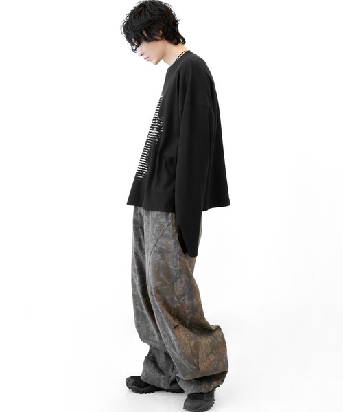 minsobi(ミンソビ)の「フォレストモチーフ柄 カーブシルエット ボリュームワイドパンツ(チノパンツ・メンズ・グレー/カーキブラウン・FREE)」の13枚目の写真