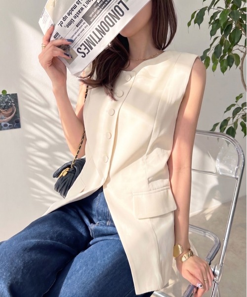 Eclat one（エクラワン）の「後ろ姿にときめく。バックレースアップミドル丈ベスト（ベスト・レディース・ベージュ/ホワイト/ブラック・FREE）」の2枚目の写真