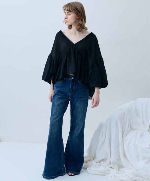 flaeu(フラユ)の「Semi Flare Denim(デニムパンツ・レディース・ブルー・SMALL/MEDIUM)」の3枚目の写真