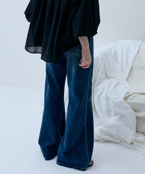 flaeu(フラユ)の「Semi Flare Denim(デニムパンツ・レディース・ブルー・SMALL/MEDIUM)」の5枚目の写真