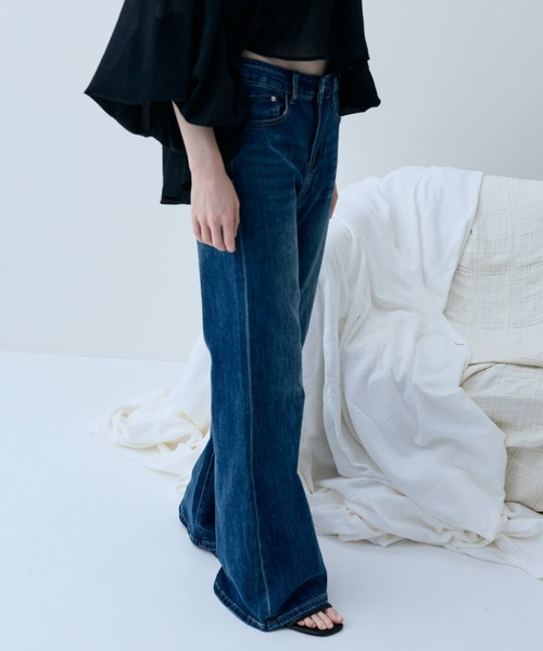flaeu(フラユ)の「Semi Flare Denim(デニムパンツ・レディース・ブルー・SMALL/MEDIUM)」の4枚目の写真