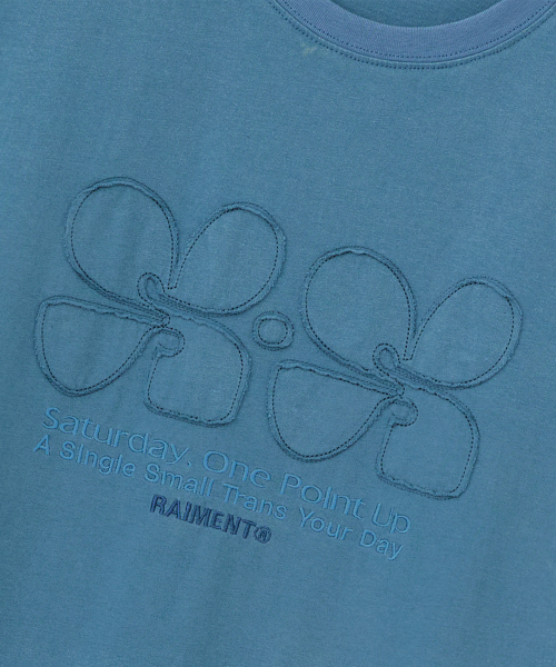 RAIMENT(レイメント)の「フラワーパッチ刺繍ピグメント半袖Tシャツ_ブルー(Tシャツ/カットソー・メンズ・その他・MEDIUM/LARGE/SMALL)」の2枚目の写真