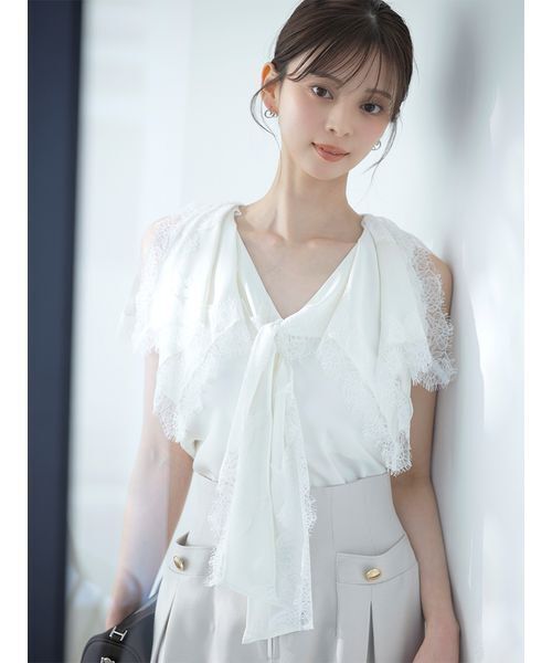 SNIDEL（スナイデル）の「ヘムレースサテンブラウス（シャツ/ブラウス・レディース・ブラウン/アイボリー/ピンクベージュ・F）」の2枚目の写真