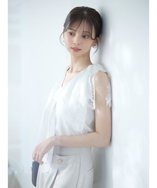 SNIDEL（スナイデル）の「ヘムレースサテンブラウス（シャツ/ブラウス・レディース・ブラウン/アイボリー/ピンクベージュ・F）」の15枚目の写真
