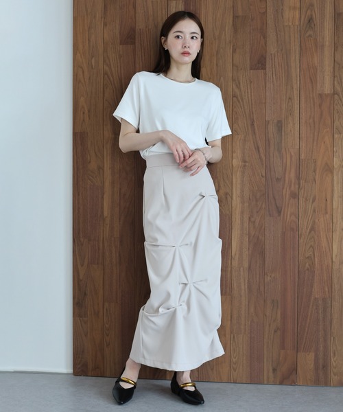 J by blue(ジェイバイブルー)の「《2サイズ展開》ランダムタックIラインスカート(スカート・レディース・ブラック/ベージュ・LARGE/MEDIUM)」の2枚目の写真