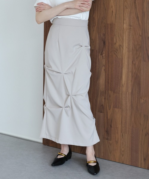 J by blue(ジェイバイブルー)の「《2サイズ展開》ランダムタックIラインスカート(スカート・レディース・ブラック/ベージュ・LARGE/MEDIUM)」の10枚目の写真