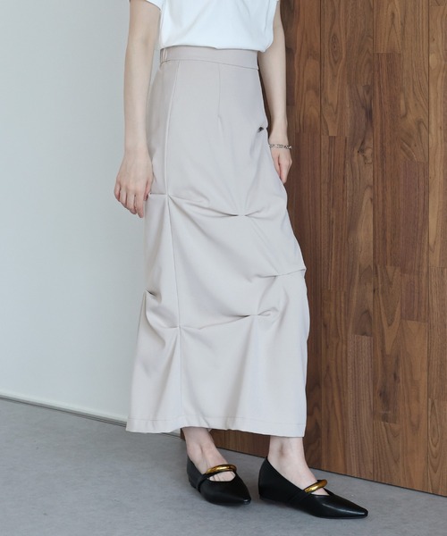 J by blue(ジェイバイブルー)の「《2サイズ展開》ランダムタックIラインスカート(スカート・レディース・ブラック/ベージュ・LARGE/MEDIUM)」の13枚目の写真