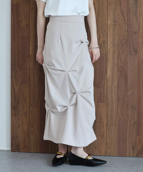 J by blue(ジェイバイブルー)の「《2サイズ展開》ランダムタックIラインスカート(スカート・レディース・ブラック/ベージュ・LARGE/MEDIUM)」の12枚目の写真