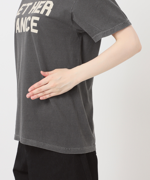 Deuxieme Classe(ドゥーズィエムクラス)の「LET HER DANCE Tシャツ 2(Tシャツ/カットソー・レディース・イエロー/チャコールグレー・FREE)」の4枚目の写真