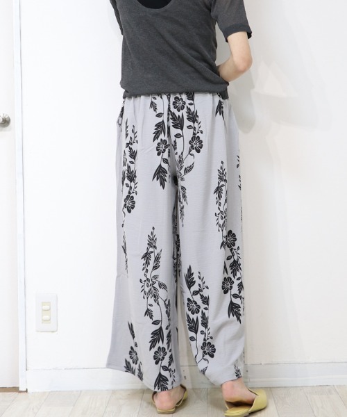 DISKEEN SURE(ディスキーンシュアー)の「【サラっと軽やか】ボタニカル柄 ワイドパンツ(その他パンツ・レディース・カーキ/ホワイト/レッド/グレー/ブラック/ブラウン・FREE)」の22枚目の写真