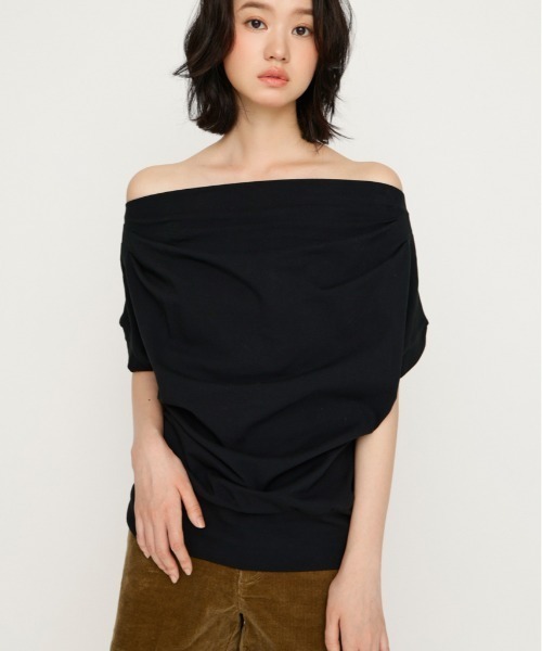 TUCKED OFFSHOULDER S/S TOPS タックドオフショルダーショートスリーブ