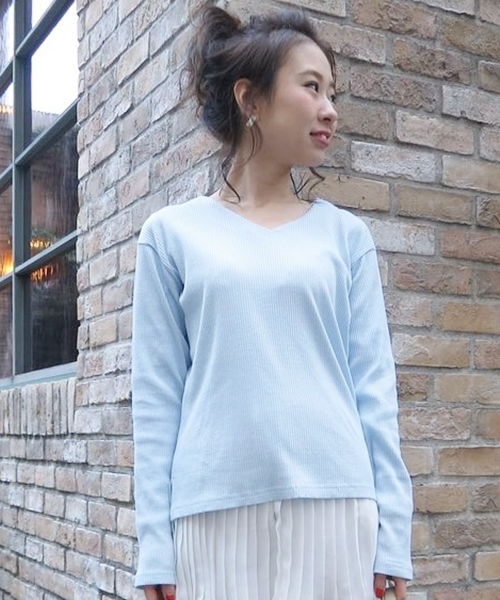 Chico（チコ）の「【who's who Chico】　テレコVネックプルオーバー（Tシャツ/カットソー・レディース・ライトブルー/ピンクベージュ/グレー/ネイビー/アイボリー・FREE）」の3枚目の写真