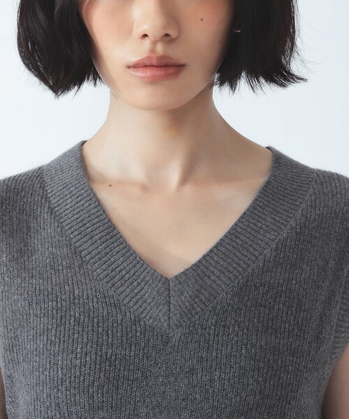 Ray BEAMS(レイビームス)の「Vネック ベスト(ベスト・レディース・シルバー/ネイビー・ONE SIZE)」の14枚目の写真
