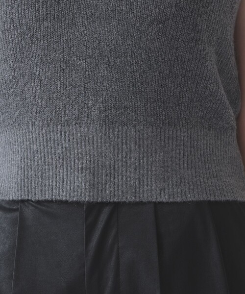 Ray BEAMS(レイビームス)の「Vネック ベスト(ベスト・レディース・シルバー/ネイビー・ONE SIZE)」の15枚目の写真