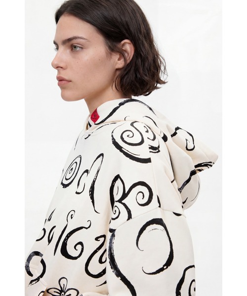 Desigual(デシグアル)の「スパイラル柄 プルオーバーパーカー 白【2026-2027年秋冬新作】(スウェット・レディース・マルチ・L/M/S)」の2枚目の写真