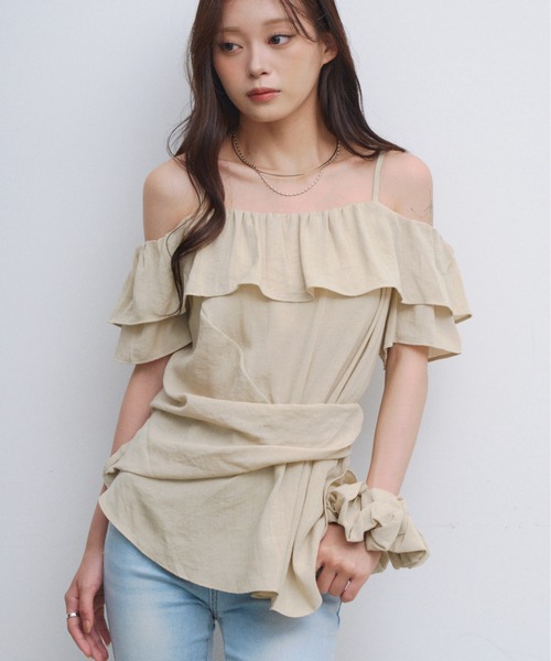 HEIREN(ヘイレーン)の「シュシュ付きカシュクールデザインキャミトップス(キャミソール・レディース・ベージュ/アイボリー・FREE)」の2枚目の写真