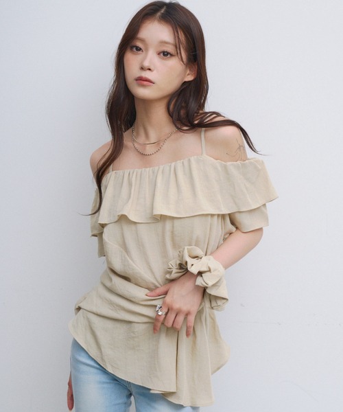 HEIREN(ヘイレーン)の「シュシュ付きカシュクールデザインキャミトップス(キャミソール・レディース・ベージュ/アイボリー・FREE)」の6枚目の写真