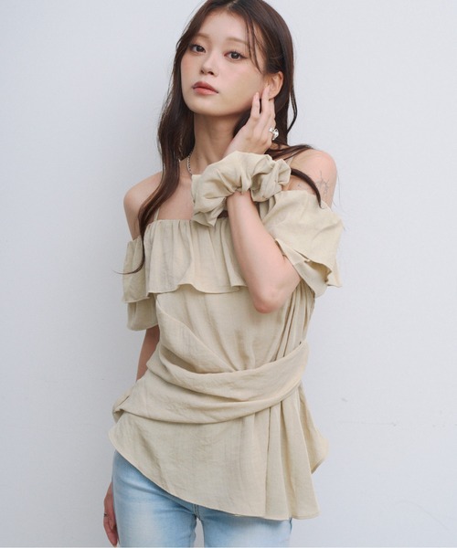 HEIREN(ヘイレーン)の「シュシュ付きカシュクールデザインキャミトップス(キャミソール・レディース・ベージュ/アイボリー・FREE)」の7枚目の写真