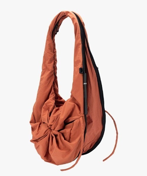 Cote&Ciel(コートエシエル)の「【cote&ciel/コートエシエル】 PO Smooth TERRACOTTA / 2WAY ショルダーバッグ ベスト(ショルダーバッグ・メンズ・テラコッタ・FREE)」の14枚目の写真