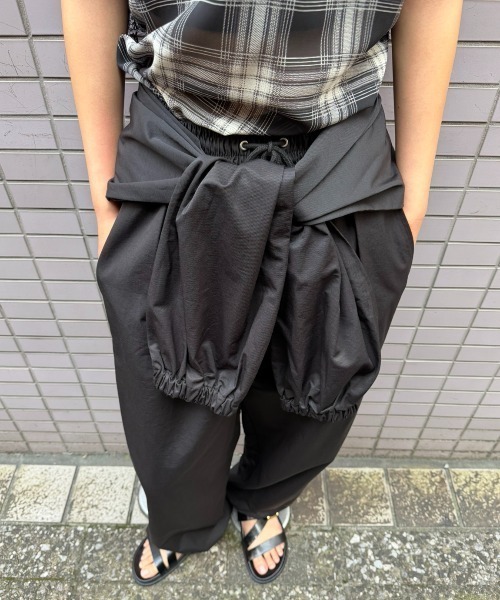 AIC.(エーアイシー)の「スリーブデザインドローストリングパンツ(その他パンツ・レディース・ブラウン/ネイビー/ブラック・FREE)」の2枚目の写真