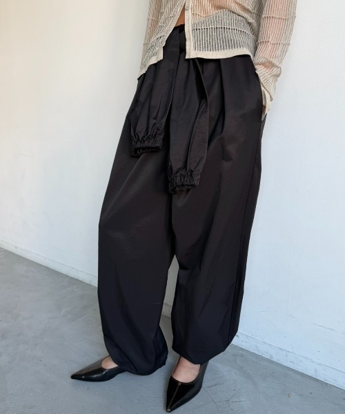 AIC.(エーアイシー)の「スリーブデザインドローストリングパンツ(その他パンツ・レディース・ブラウン/ネイビー/ブラック・FREE)」の5枚目の写真