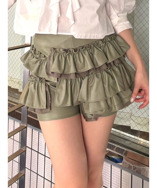 CALNAMUR(カルナムール)の「レザーフリルティアードスカートパンツ(スカート・レディース・ベージュ/カーキ/ブラック・FREE)」の3枚目の写真
