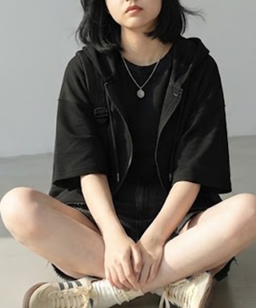 Songe(ソンジュ)の「ジップアップ半袖パーカー(パーカー・レディース・ブラック/グレー/ライトグレー・M/L/LL)」の1枚目の写真
