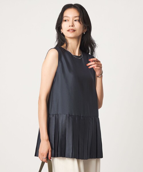 green label relaxing(グリーンレーベルリラクシング)の「プリーツ ドッキング ノースリーブ ブラウス(シャツ/ブラウス・レディース・ネイビー/ベージュ・FREE)」の2枚目の写真