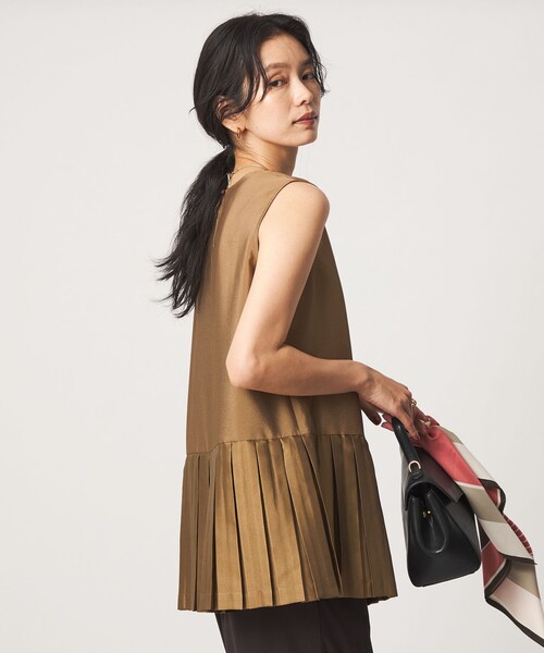green label relaxing(グリーンレーベルリラクシング)の「プリーツ ドッキング ノースリーブ ブラウス(シャツ/ブラウス・レディース・ネイビー/ベージュ・FREE)」の3枚目の写真