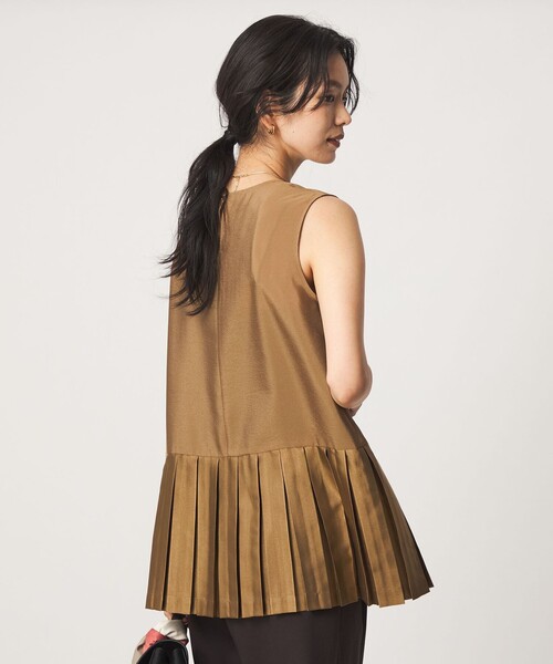 green label relaxing(グリーンレーベルリラクシング)の「プリーツ ドッキング ノースリーブ ブラウス(シャツ/ブラウス・レディース・ネイビー/ベージュ・FREE)」の4枚目の写真