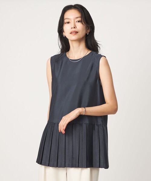 green label relaxing(グリーンレーベルリラクシング)の「プリーツ ドッキング ノースリーブ ブラウス(シャツ/ブラウス・レディース・ネイビー/ベージュ・FREE)」の7枚目の写真