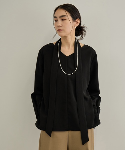 SALON adam et rope'(サロン アダム エ ロペ)の「【WEB限定】マットサテン2WAYプルオーバー / イージーケア・セットアップ対応(シャツ/ブラウス・レディース・ブラウン/ブラック・FREE)」の3枚目の写真