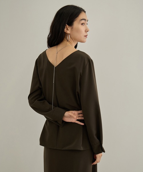 SALON adam et rope'(サロン アダム エ ロペ)の「【WEB限定】マットサテン2WAYプルオーバー / イージーケア・セットアップ対応(シャツ/ブラウス・レディース・ブラウン/ブラック・FREE)」の7枚目の写真