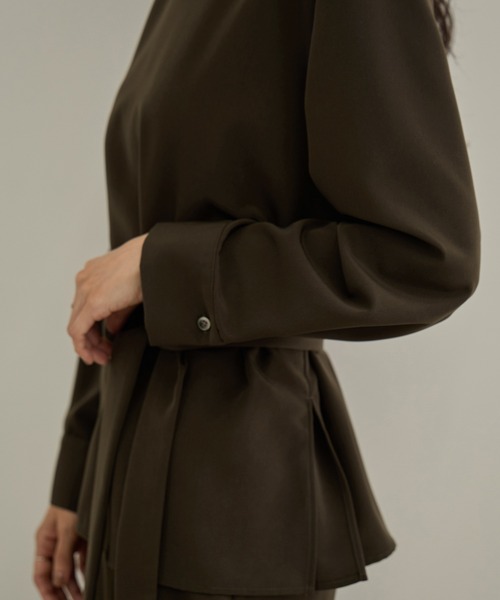 SALON adam et rope'(サロン アダム エ ロペ)の「【WEB限定】マットサテン2WAYプルオーバー / イージーケア・セットアップ対応(シャツ/ブラウス・レディース・ブラウン/ブラック・FREE)」の9枚目の写真