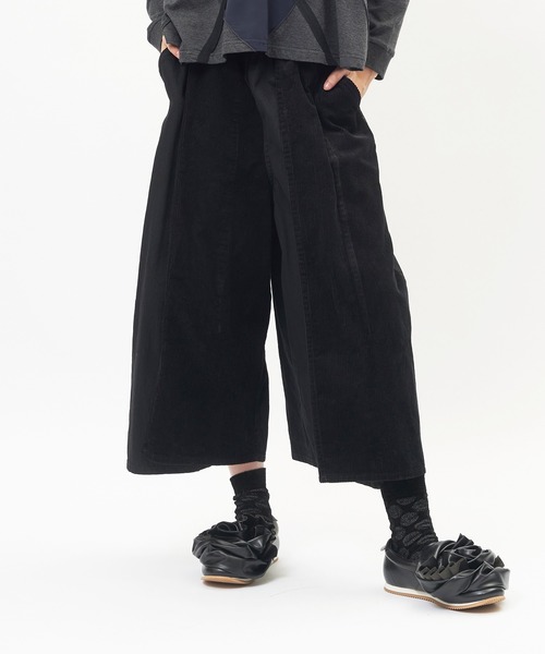 gomme(ゴム)の「レイヤースリットデニムパンツ(デニムパンツ・レディース・ブラック/インディゴブルー・MEDIUM)」の2枚目の写真