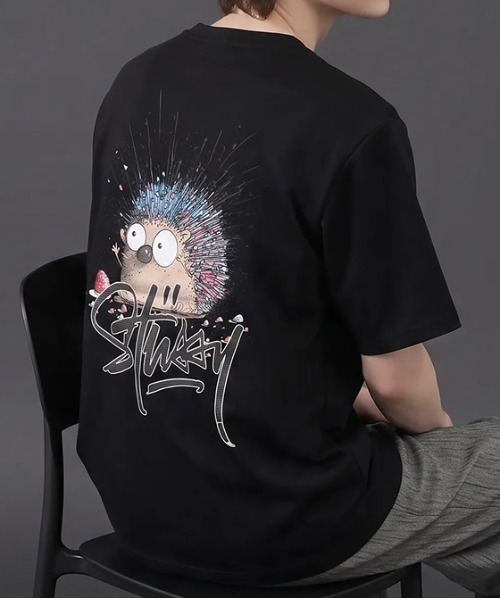 revertical(リバーティカル)の「ハリネズミ キャラクター アートグラフィック バックプリント 半袖Tシャツ(Tシャツ/カットソー・メンズ・ブラック/ホワイト・MEDIUM/LARGE)」の2枚目の写真