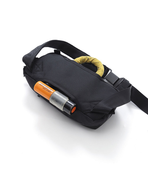 CHROME（クローム）の「［ CHROME / クローム ］MICRO KADET SLING BXRF_BLACK XRF / マイクロ カデット スリング ブラックエックス リフレクティブ 防水 ボディバッグ 容量：3L（ボディバッグ/ウエストポーチ・メンズ・ブラック系その他・FREE）」の7枚目の写真