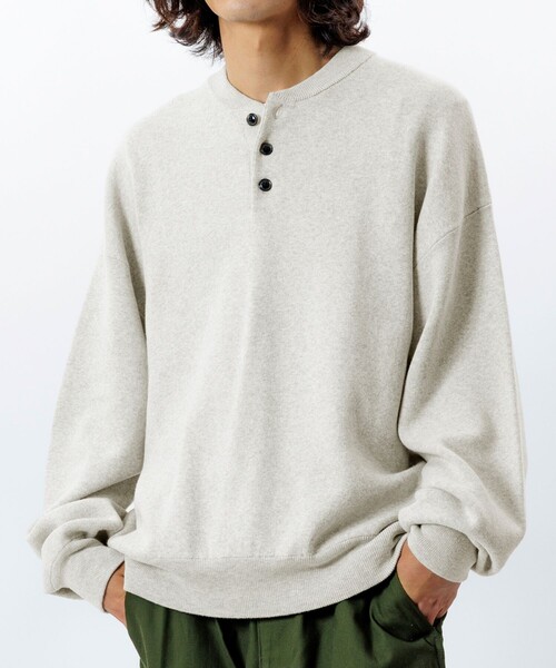 FREAK'S STORE(フリークスストア)の「限定展開 Relax Fit リラックスフィット イージーケア ウォッシャブル ヘンリーネックニット(ニット/セーター・メンズ・ブラウン/チャコールグレー/ネイビー/ブラック/グレー/レッド・MEDIUM/LARGE)」の3枚目の写真